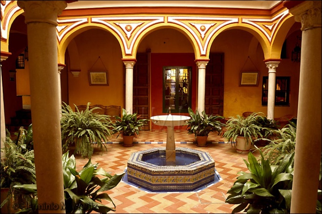 Patio sevillano Patio sevillano